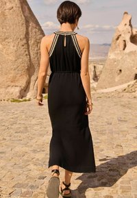 Love & Roses HALTERNECK TEXTURED BELTED MIDI - REGULAR FIT - Jerseykleid - black