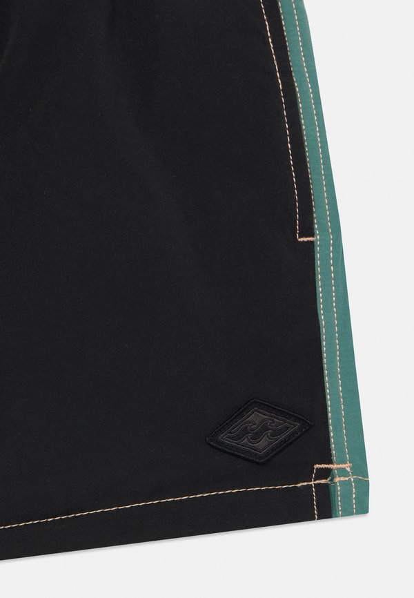 INTERCHANGE - Swimming shorts3