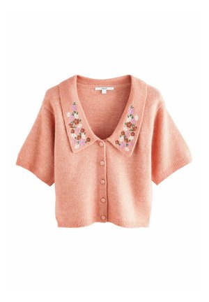 Cardigan cu mânecă scurtă dintr-un amestec moale de lână coral cu decolteu în V și broderie florală pe guler. Include șase nasturi frontali și manșete cu fante.