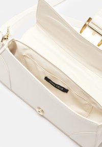 Thumbnail Image 4