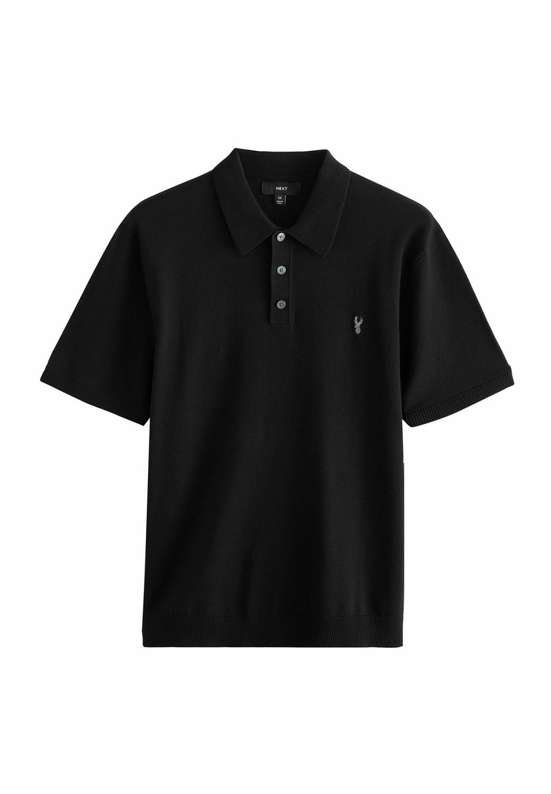 Schwarzes Strick-Polohemd mit kurzen Ärmeln, klassischem Kragen, Knopfleiste mit drei Knöpfen und einem kleinen gestickten Logo auf der Brust.
