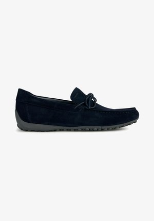 Marineblaue Wildleder-Loafer mit einer runden Spitze, Schnürdetail an der Vorderseite und einer grauen Gummisohle mit kleinen Traktionsnoppen.