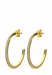 Gouden hoepeloorbellen met een gladde, afgeronde vorm, voorzien van een rij kleine, heldere stenen langs de voorrand en een postsluiting.