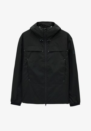 Schwarze Jacke mit hohem Kragen, Reißverschluss und verstellbaren Kordelzügen. Verfügt über zwei Vordertaschen und elastische Bündchen. Glatte Textur, leichtes Design.