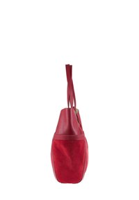 Sac à main rouge avec une combinaison de cuir texturé et de suède doux, équipé de doubles poignées et d'un design élégant et effilé.