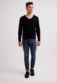 CASH-MERE Stickad tröja - schwarz