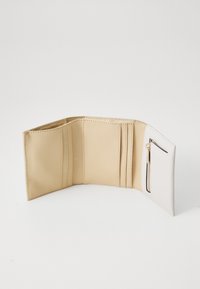 Guess LAUREL PETITE TRIFOLD - Wallet - ivory