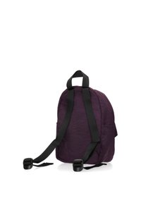 Zaino di tessuto viola con spallacci neri, forma arrotondata e tasca laterale. Presenta spallacci regolabili e una maniglia superiore per il trasporto.