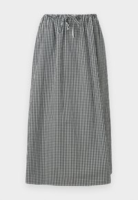 Nevybrané, black gingham