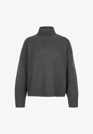 Ciemnoszary, dziergany sweter z golfem, długimi rękawami oraz ściągaczami na mankietach i na dole, na białym tle.