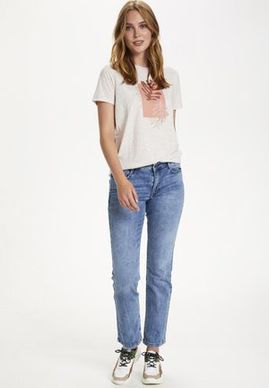Light gray short-sleeve t-shirt with pink leaf graphic, paired with blue denim jeans and multicolored athletic shoes. Casual fit.
