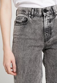 Diesel Vaqueros a campana - moon washed