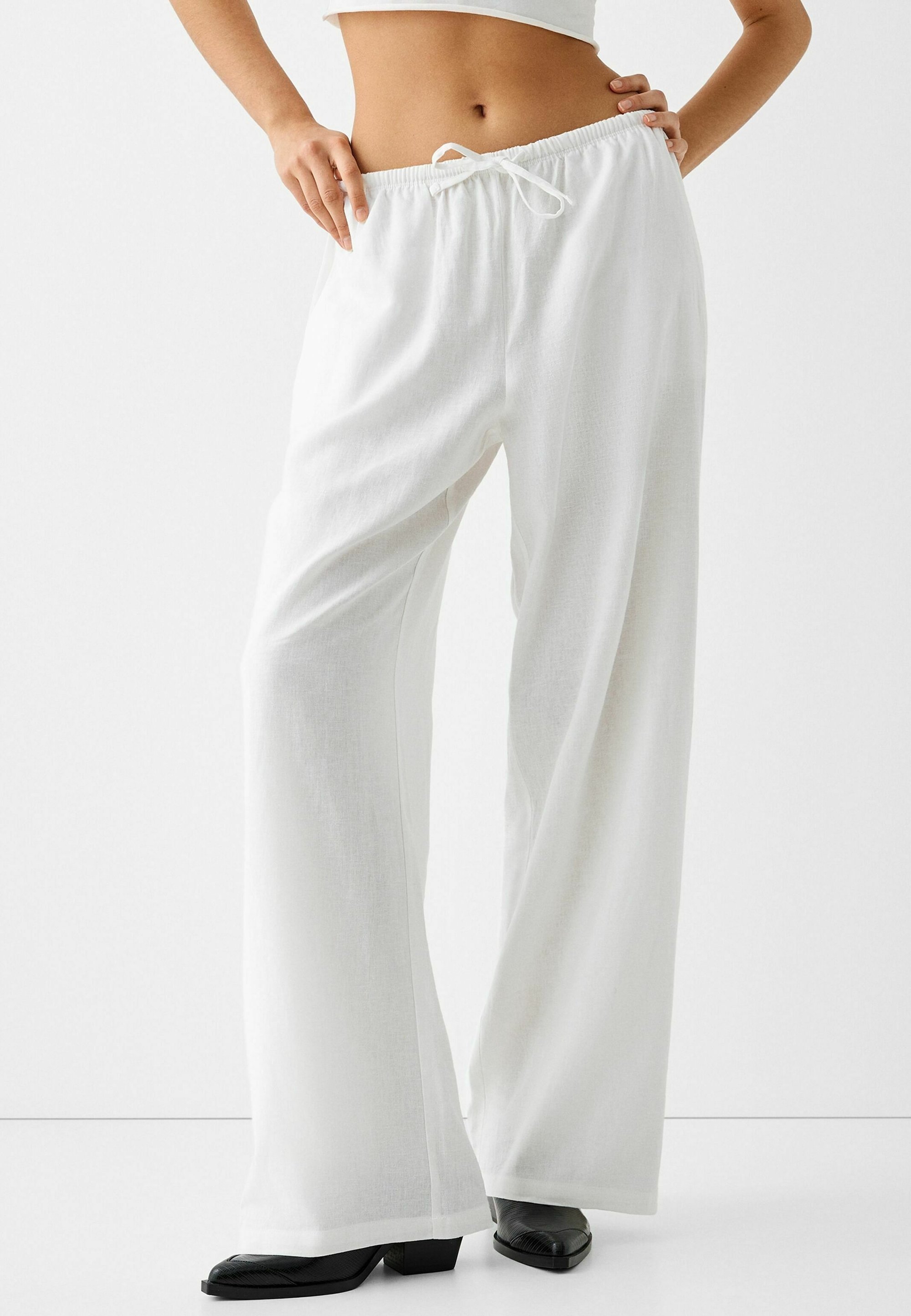 Bershka Pantalones white/blanco (Segunda mano)