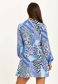 Liquorish MIXED ANIMAL PRINT WITH LONG SLEEVES - Day dress - blue