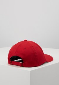 Levi's® MID BATWING FLEXFIT UNISEX - Gorra - regular red