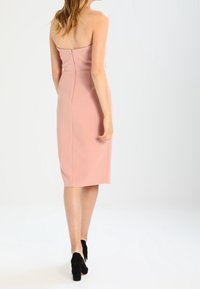 True Decadence Robe de soirée - nude