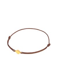 Bracelet en cordon brun avec un charm circulaire doré simple, doté de nœuds ajustables pour la taille, conçu pour un port minimaliste.