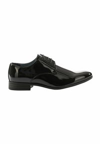 Scarpa da dress in pelle nera con finitura lucida, punta arrotondata e quattro occhielli per i lacci. Presenta un tacco basso e impilato e nessun motivo visibile.
