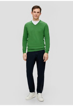 MIT LOGOSTICKERE - Strickpullover - bambusgrün