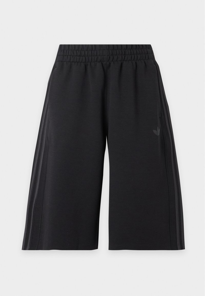 Shorts de sport noirs mi-genoux avec taille élastique et fines bandes latérales, posés à plat sur un fond clair.
