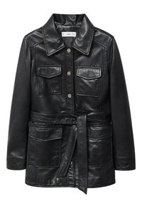 Veste en cuir noire avec col pointu, fermeture boutonnée à l'avant, quatre poches à rabat et une ceinture assortie nouée à la taille.