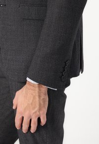 Isaac Dewhirst NOTCH TEXTURE SLIM SUIT - Κοστούμι - charcoal mix