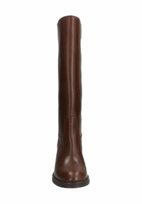 Botte en cuir marron, montante jusqu'au genou, avec une finition lisse, un bout arrondi, des détails de surpiqûre discrets et une semelle robuste.
