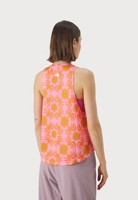 adidas Performance FARM TANK - Viršus - semi pink glow/semi solar orange