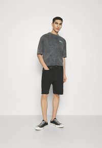 Levi's® LOOSE - Pantaloni scurți din denim - black