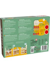 Houten pizza speelset met verschillende vilt toppings, een ovenwant, een bord en kleurrijke onderdelen; voornamelijk rood, geel en groen; 27 onderdelen inbegrepen.