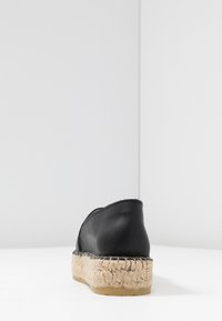 Pavement IDA - Espadrillid - black