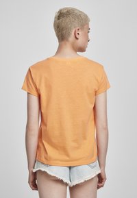 Urban Classics LADIES BASIC BOX TEE - T-shirt basic - papaya
