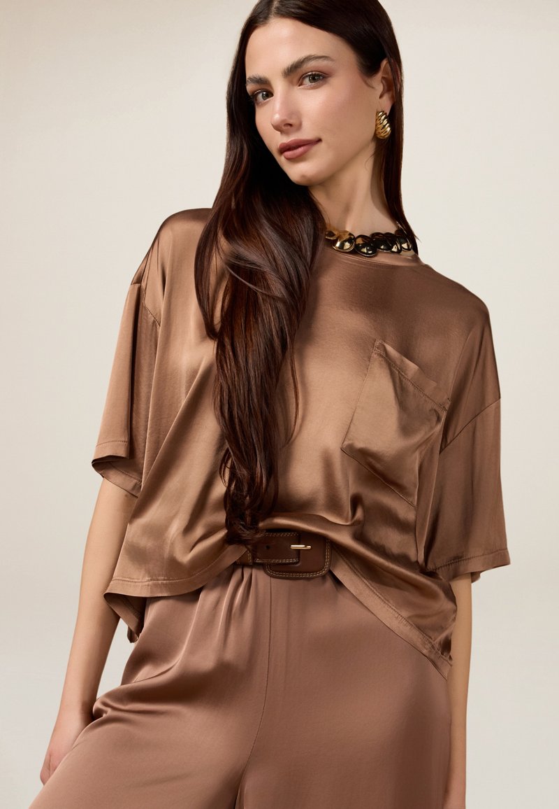 Roselux Maglietta Aderente A Coste Girocollo Donna Maniche Corte – Top Basic In Morbido Misto Cotone, Colore Marrone, Taglia M