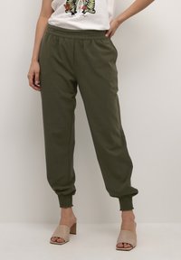 Cream Pantalones deportivos - green
