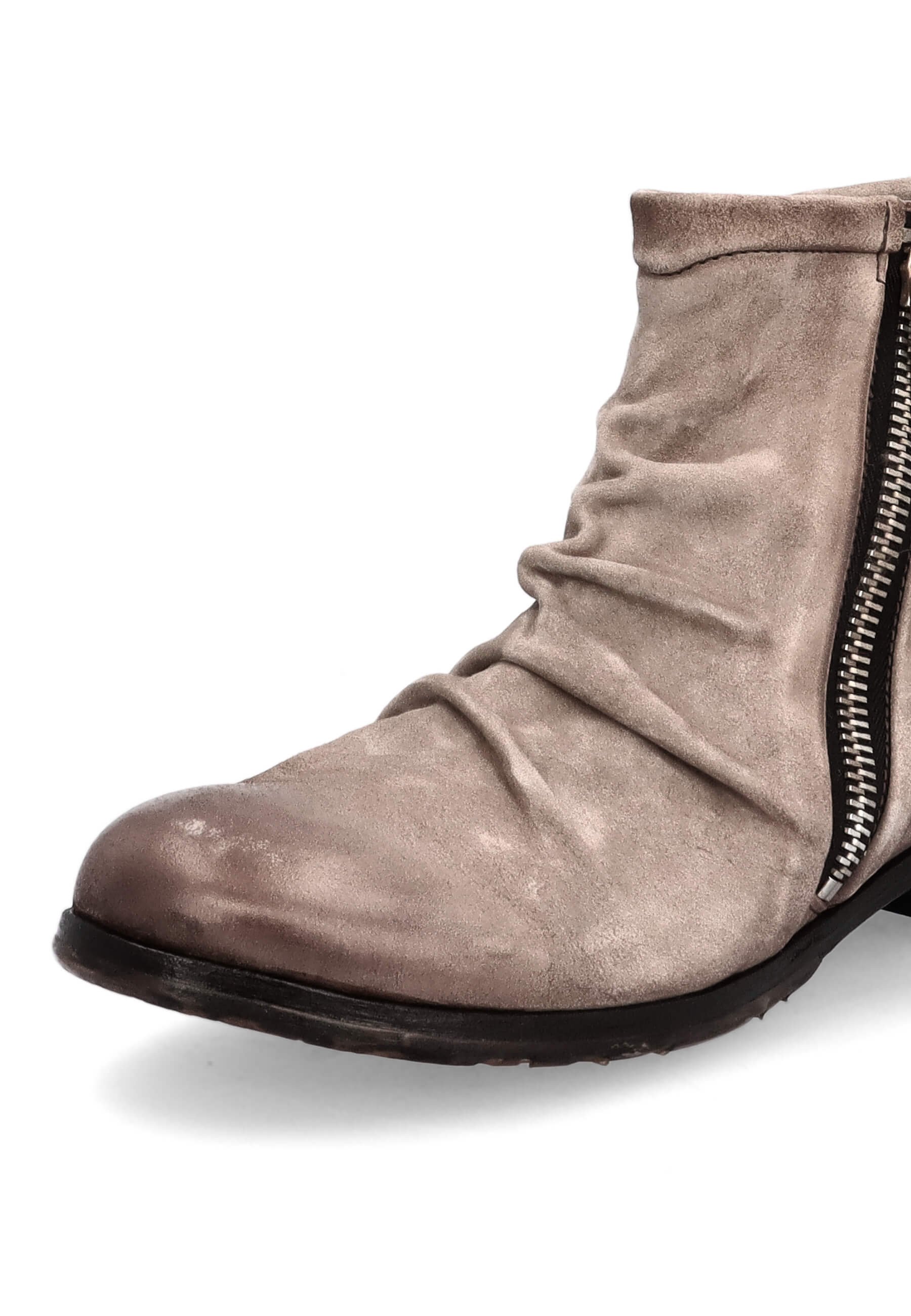 bare traps yuno bootie