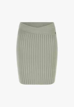Jupe crayon en maille côtelée vert clair avec une large ceinture chevauchante et un petit logo métal sur le côté.