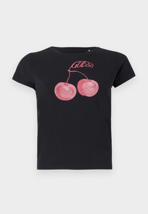 Mustan puuvillan t-paita, jossa on lyhyet hihat. Siinä on grafiikka kahdesta vaaleanpunaisesta kirsikasta, joita koristavat kivinäytteet, sekä sana "GUESS" yllä.