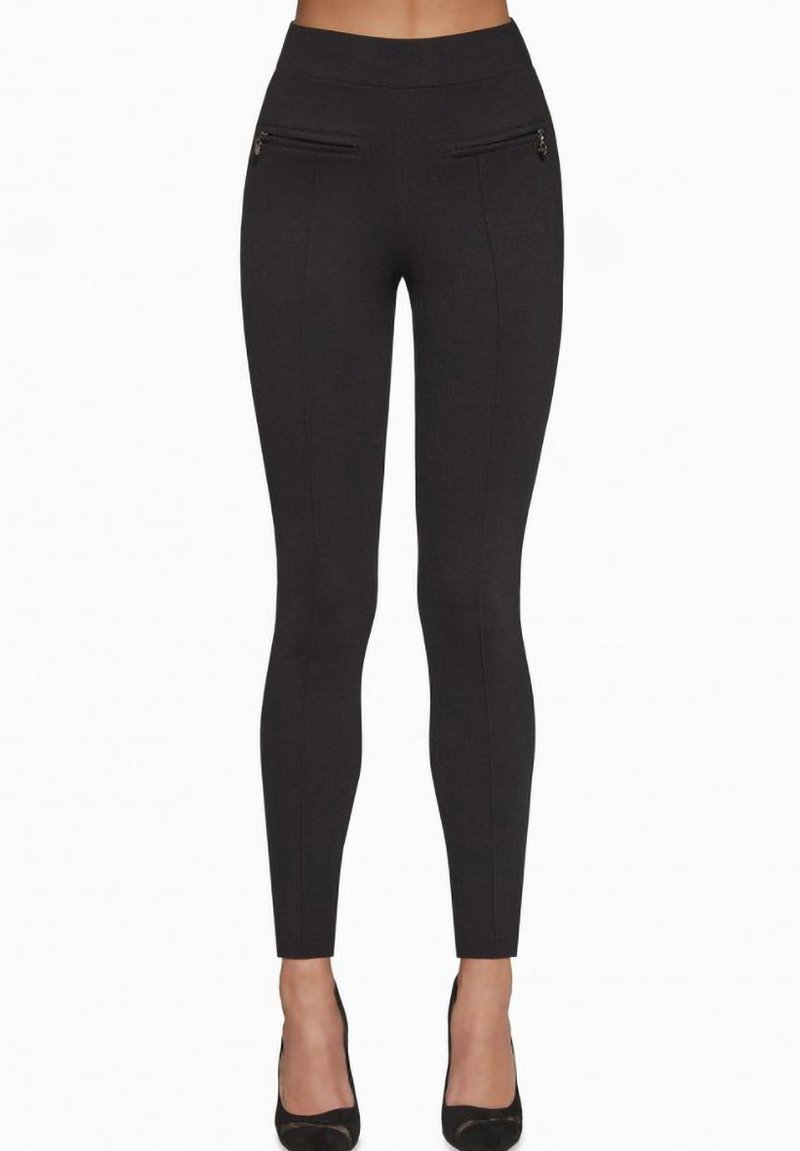 Czarne legginsy wykonane z elastycznego materiału, z wysokim stanem i dwiema zapinanymi na zamek kieszeniami z przodu. Gładka tekstura z detalami szwów.
