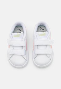 Puma SMASH 3.0 UNISEX - Baskets basses - white/island pink/pistachio green