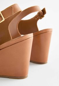 Next SIGNATURE TOE POST - REGULAR FIT - T-bar sandals - tan brown