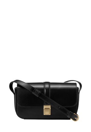 Borsa a tracolla in pelle nera con design strutturato, chiusura quadrata dorata e tracolla regolabile. Texture liscia e linee pulite.