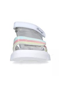 Sandalo bianco con molte cinghie in colori pastello (azzurro chiaro, rosa, verde). Presenta una chiusura in Velcro e una suola in gomma testurizzata.