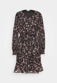 Schwarzes Blumenkleid mit langen durchsichtigen Ärmeln, V-Ausschnitt und Kordelzug in der Taille. Mit einer mehrlagigen Rüsche am Saum und einem pinken Blumenmuster über das gesamte Kleid.