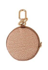 Portamonete rotondo in materiale beige testurizzato con un motivo discreto. Chiusura con clip in metallo dorato sulla parte superiore e cerniera che corre lungo il bordo.