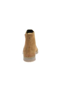 Botines de ante marrón con una superficie texturizada, que presentan una puntera redonda y una suela de goma marrón clara. Detalle del logo en el talón.