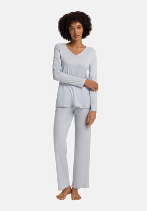 Set di loungewear azzurro chiaro composto da una maglia a maniche lunghe con scollo a V e pantaloni abbinati. Tessuto morbido e liscio con vestibilità comoda e pantaloni alla caviglia.