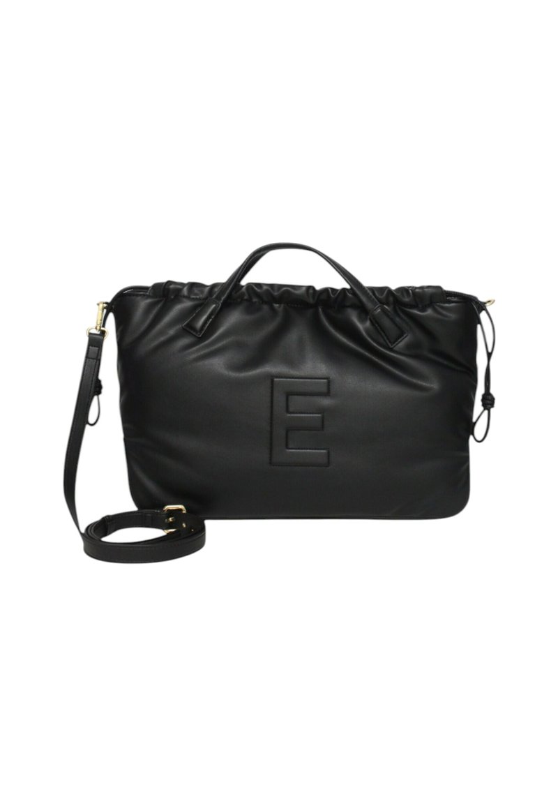 Borsa a mano in pelle nera con parte superiore arricciata, lettera "E" in rilievo sulla parte anteriore e tracolla removibile. Texture liscia e design minimalista.