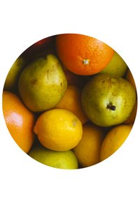 Frutas cítricas mixtas y peras, que incluyen naranjas, limones y peras verdes, dispuestas muy juntas dentro de un marco redondo.