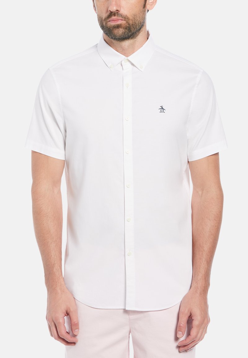 Witte korte mouwen button-up shirt van katoen met een subtiele textuur, voorzien van een pinguïnlogo op de linkerborst en een afgeronde zoom.