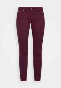 Burgundy smala jeans i bomullsblandning med klassisk femficksdesign, knappstängning och en mjuk, lätt textur.